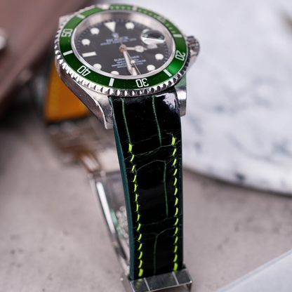 hunter-green-alligator-leather-strap-for-rolex-submariner-40mm-kermit-on-watch.png