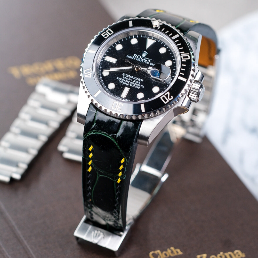 hunter-green-alligator-leather-strap-for-rolex-submariner-40mm-on-watch.png