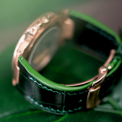 hunter-green-alligator-leather-watch-strap-for-Patek-Philippe-Nautilus-5712r-lining.png