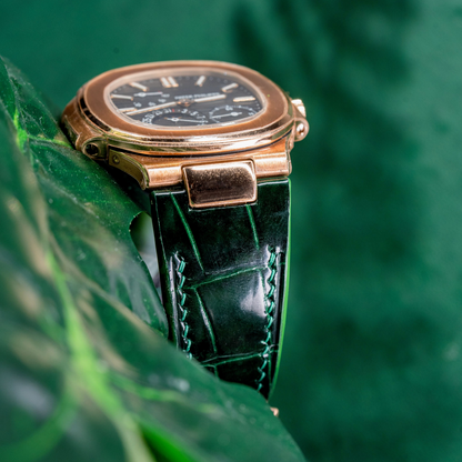 hunter-green-alligator-leather-watch-strap-for-Patek-Philippe-Nautilus-5712r-lug.png