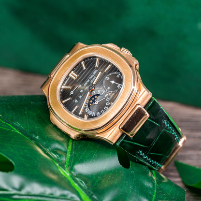 hunter-green-alligator-leather-watch-strap-for-Patek-Philippe-Nautilus-5712r-watch.png
