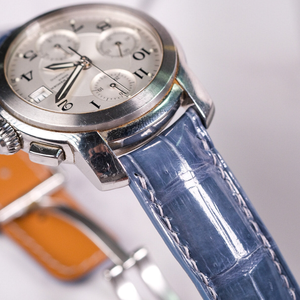 icy-blue-alligator-leather-strap-for-baume-mercier-capeland-detail.png