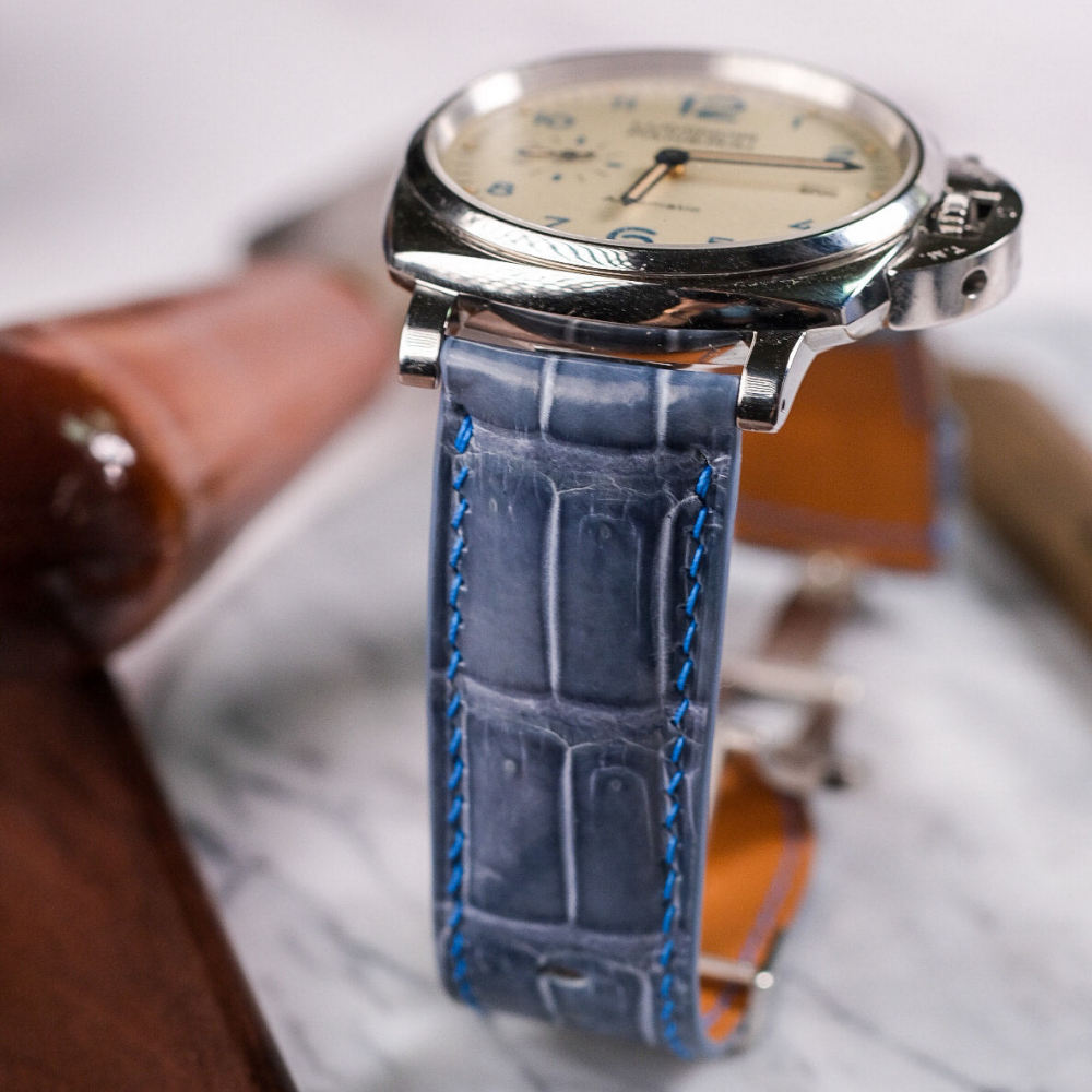 icy-blue-alligator-leather-watch-strap-for-Panerai-Luminordetail.png
