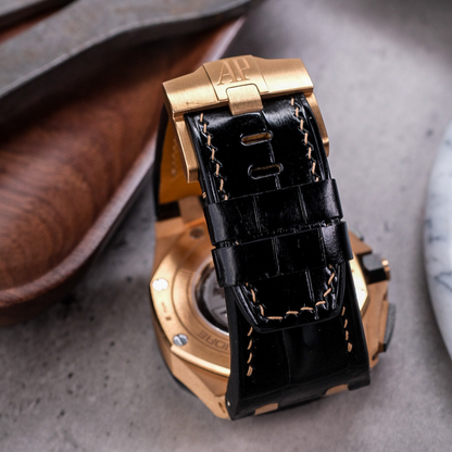 jet-black-alligator-leather-strap-for-ap-royal-oak-44mm-backside.png