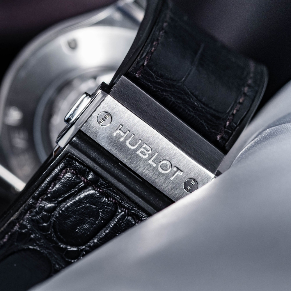 jet-black-alligator-leather-strap-for-hublot-classic-fusion-3-hands-backside.png