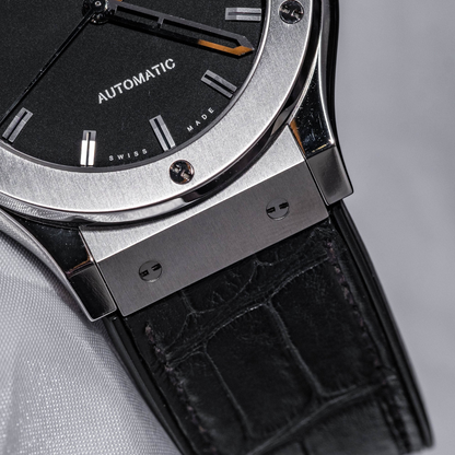 jet-black-alligator-leather-strap-for-hublot-classic-fusion-3-hands-detail.png