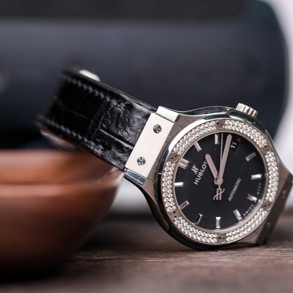 jet-black-alligator-leather-strap-for-hublot-classic-fusion-titanium-diamonds-on-watch.png