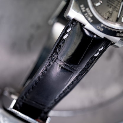 jet-black-alligator-strap-for-rolex-daytona-detail.png