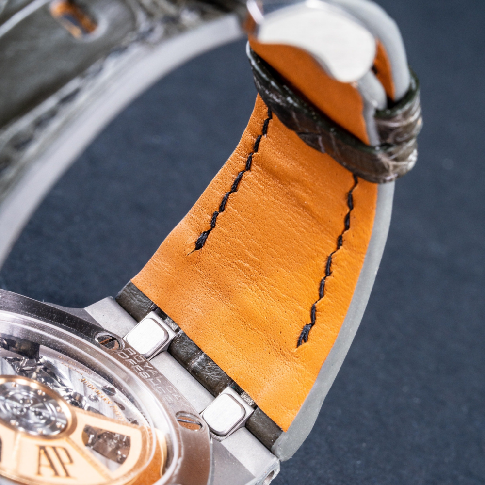 juniper-green-alligator-leather-strap-for-ap-royal-oak-shore-42mm-lining.png