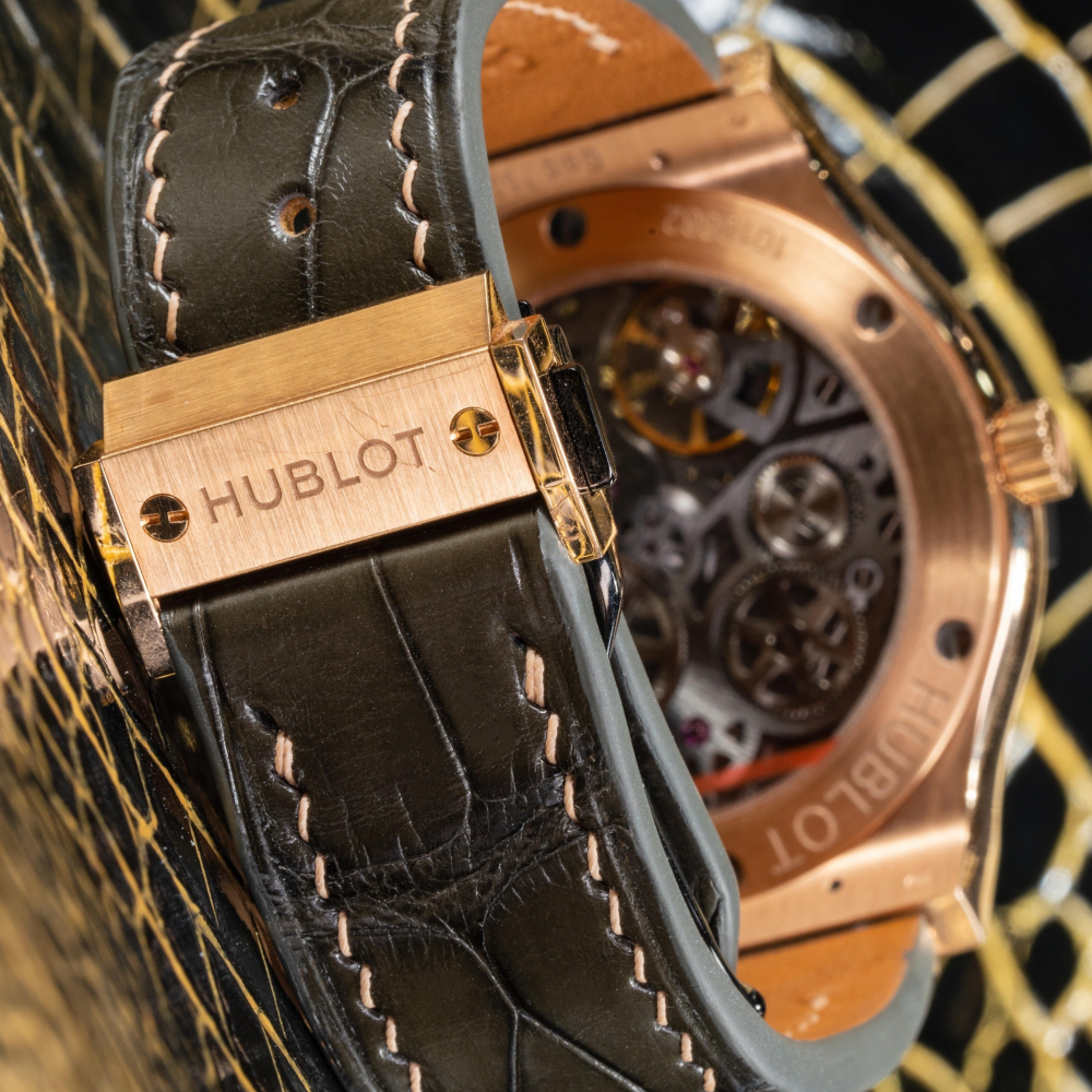 juniper-green-alligator-leather-strap-for-hublot-classic-fusion-ultra-thinbackside.png