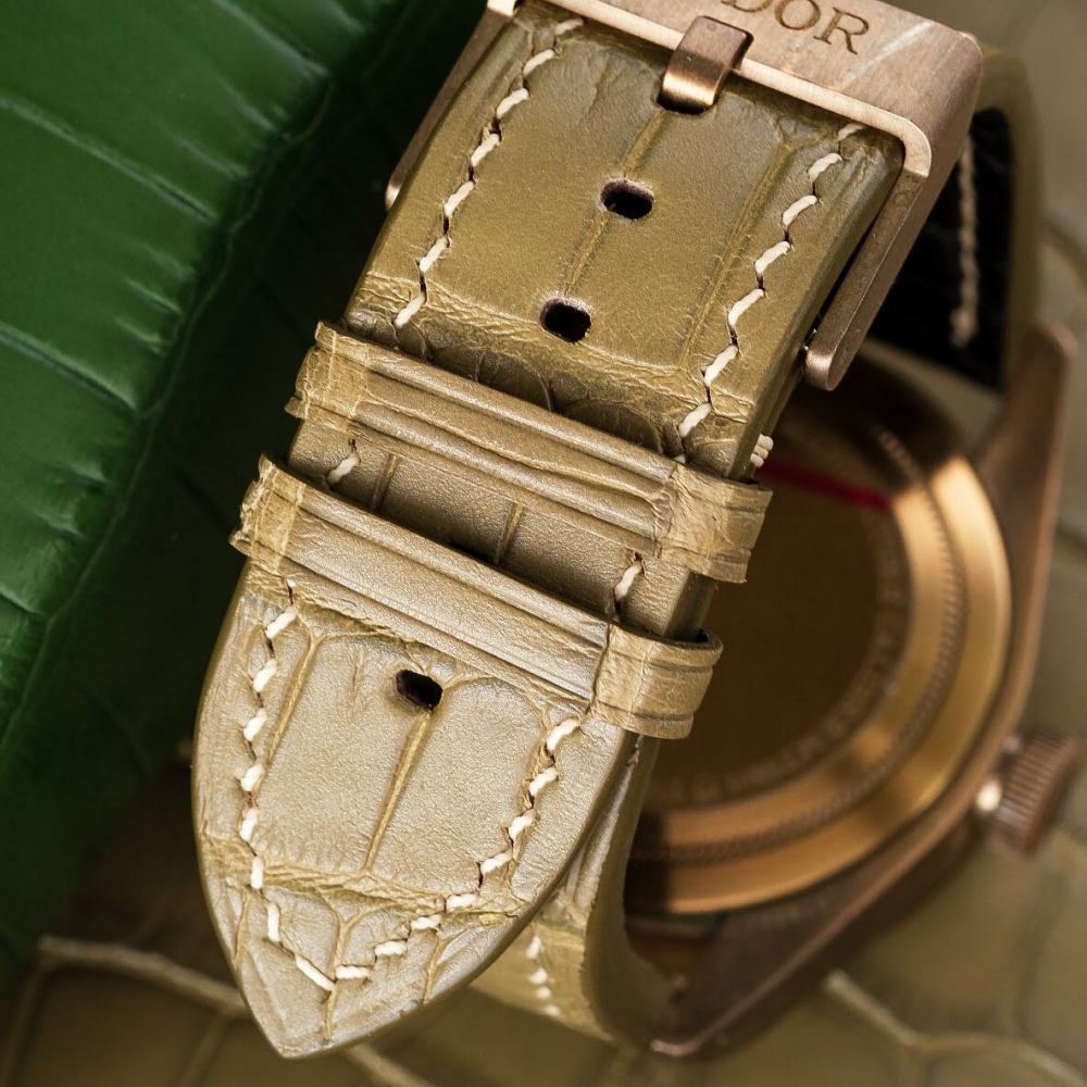 juniper-green-alligator-leather-strap-for-tudor-black-bay-backside.png