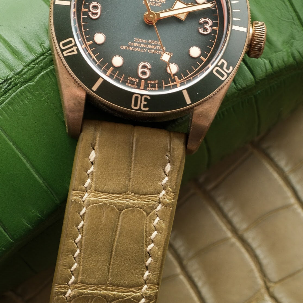 juniper-green-alligator-leather-strap-for-tudor-black-bay-lug.png