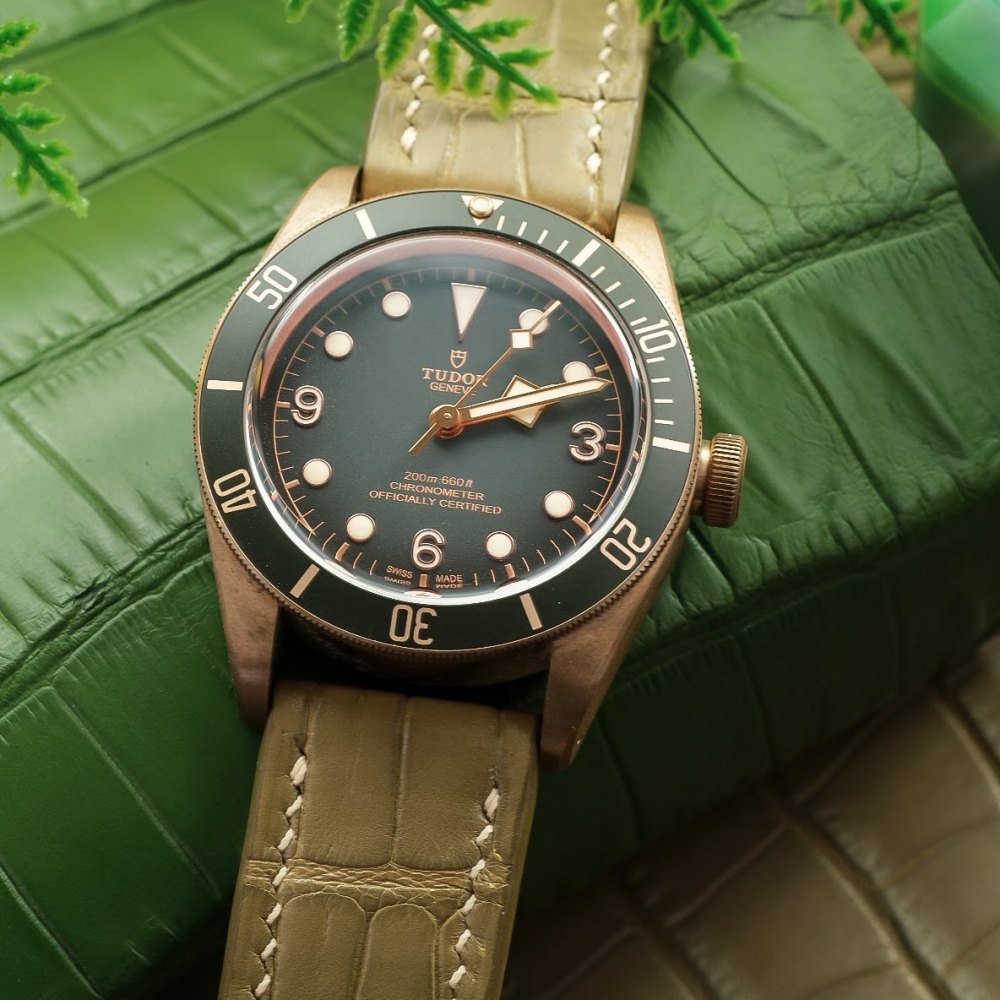 juniper-green-alligator-leather-strap-for-tudor-black-bay.png