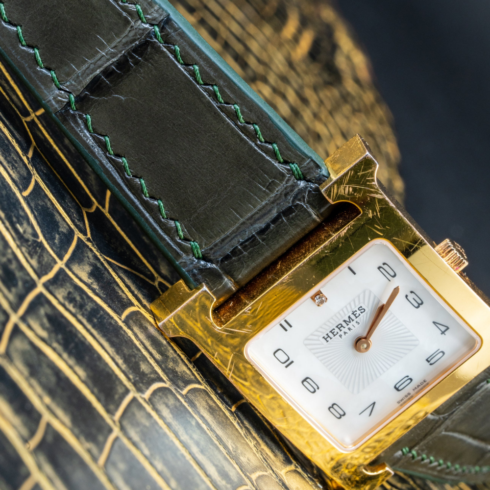 juniper-green-alligator-leather-strap-hermes-heure-h-detail.png