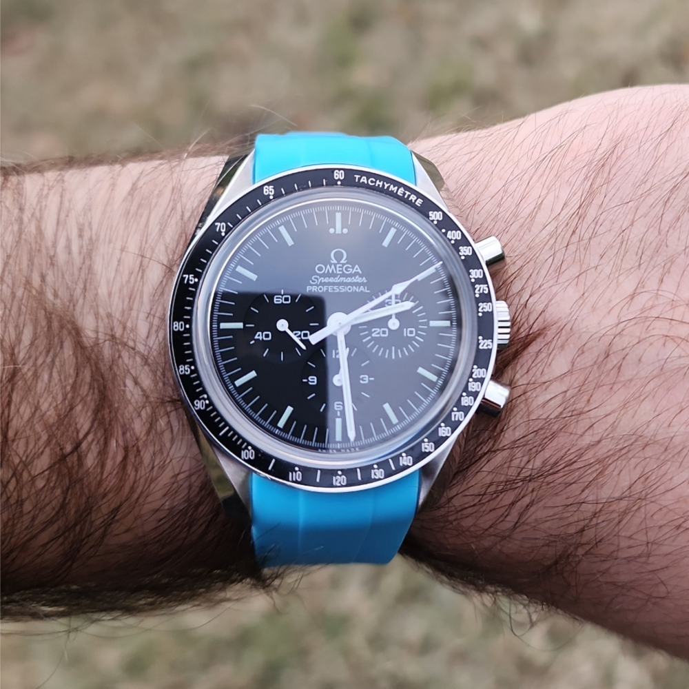 light-blue-FKM-rubber-strap-for-omega-speedmaster-on-hand.png
