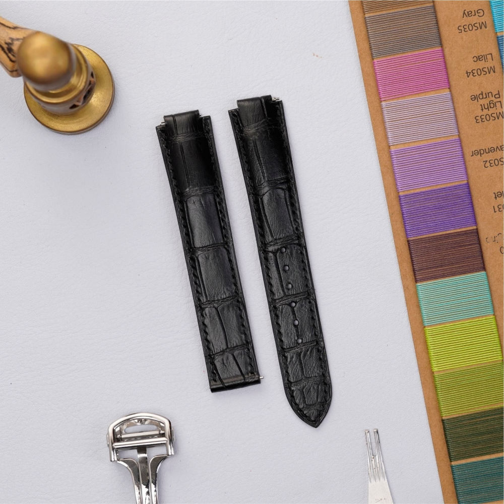 matte-black-alligator-leather-watch-strap-for-cartier-ballon-bleu-push-button-detail.png