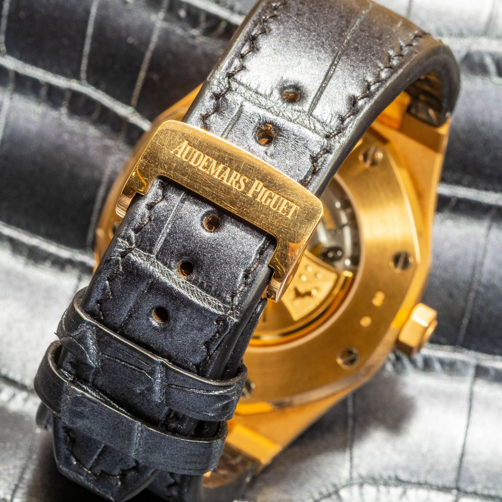 metallic-black-alligator-leather-strap-for-ap-royal-oak-41mm-backside.png