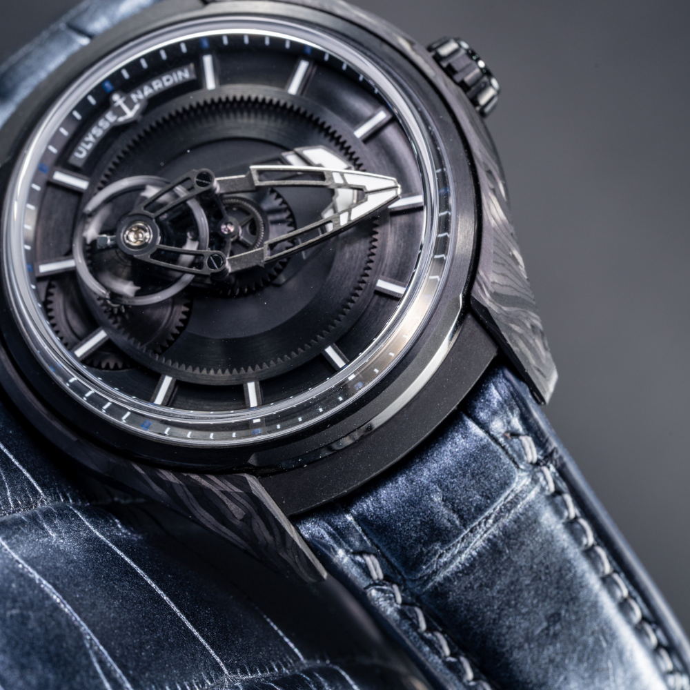 metallic-black-alligator-leather-strap-for-ulysse-nardin-detail.png