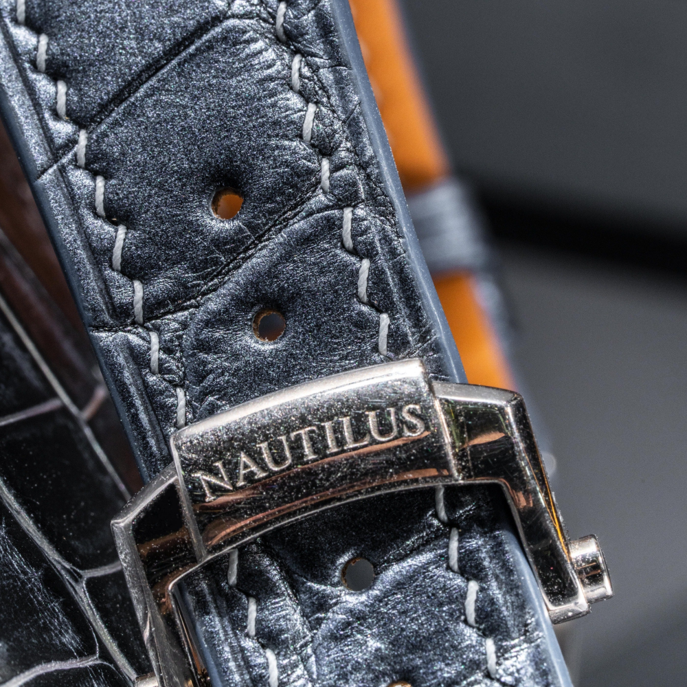 metallic-black-alligator-leather-watch-strap-for-Patek-Philippe-Nautilus-5712g-buckle.png