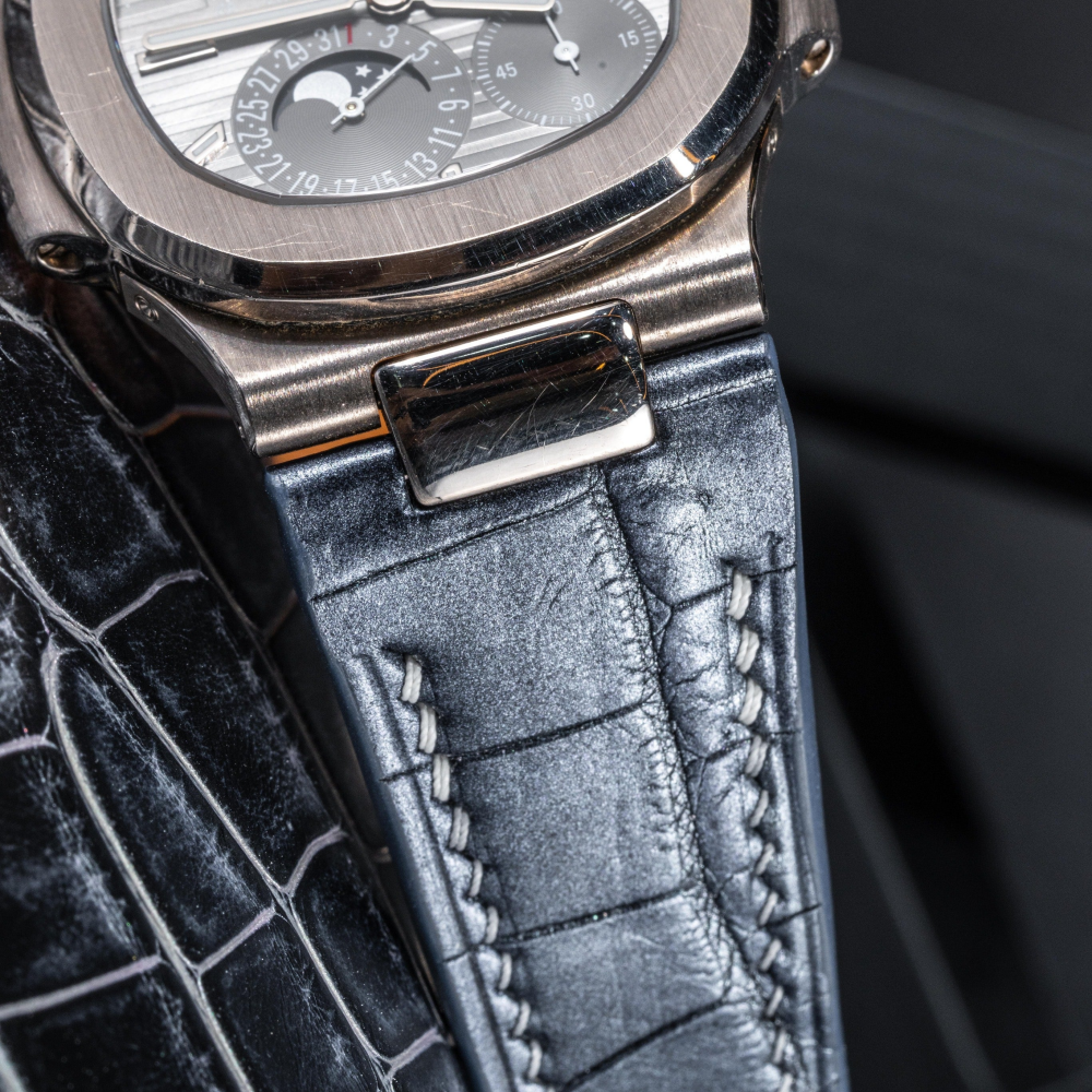 metallic-black-alligator-leather-watch-strap-for-Patek-Philippe-Nautilus-5712g-lug.png