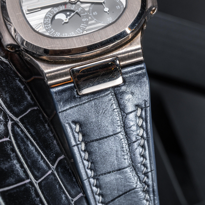 metallic-black-alligator-leather-watch-strap-for-Patek-Philippe-Nautilus-5712g-lug.png