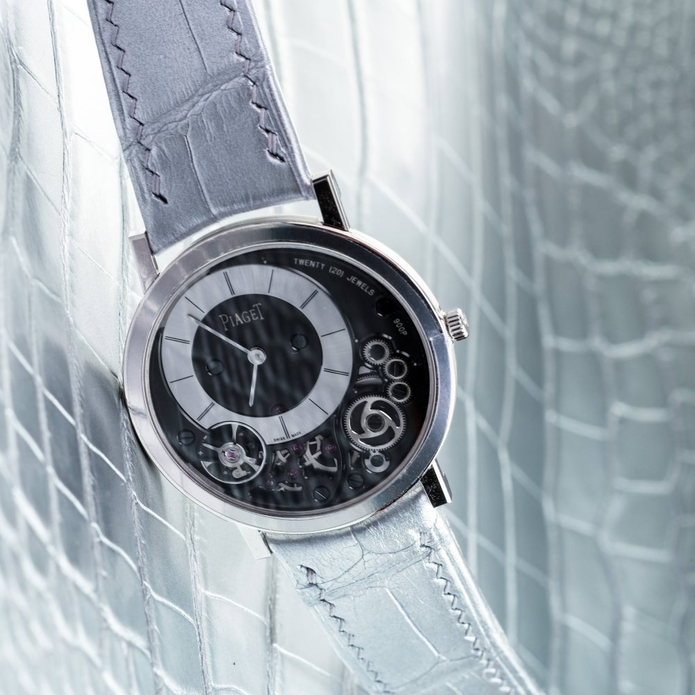 metallic-silver-alligator-leather-strap-for-piaget-altiplano-watch.png