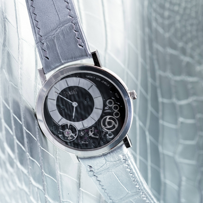 metallic-silver-alligator-leather-strap-for-piaget-altiplano-watch.png