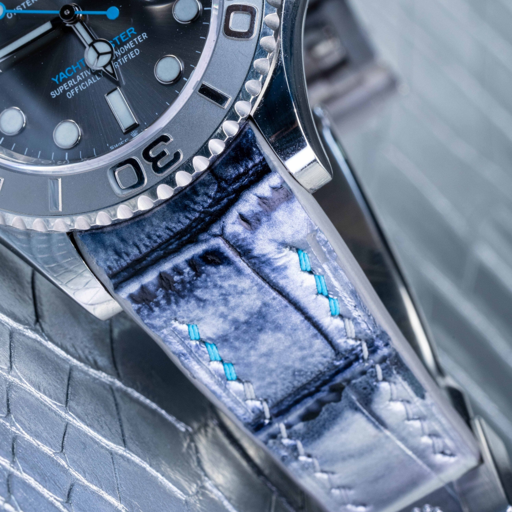 metallic-silver-alligator-leather-strap-for-rolex-yacht-master-40mm-detail.png