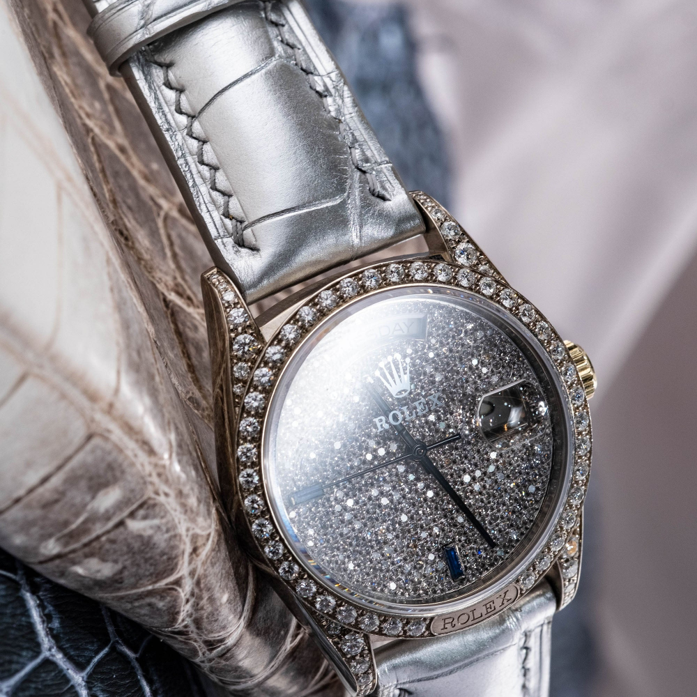metallic-silver-alligator-leather-watch-strap-for-Rolex-Datejust-41mm-on-watch.png