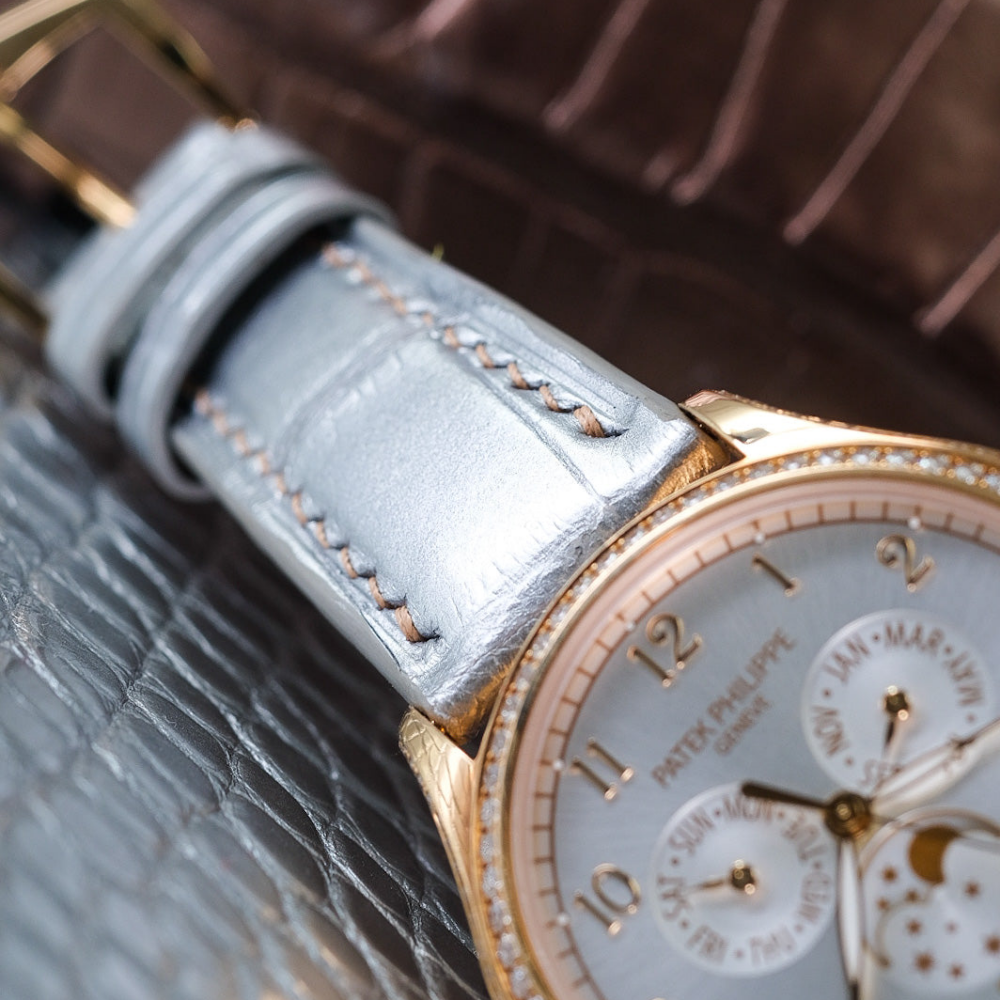 metallic-silver-alligator-strap-for-patek-philippe-complications-annual-calendar-4948g-detail.png