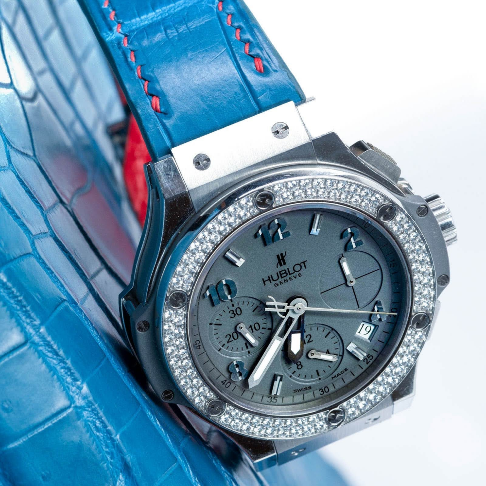 miami-blue-alligator-leather-strap-for-hublot-big-bang-steel-diamonds-on-watch.png