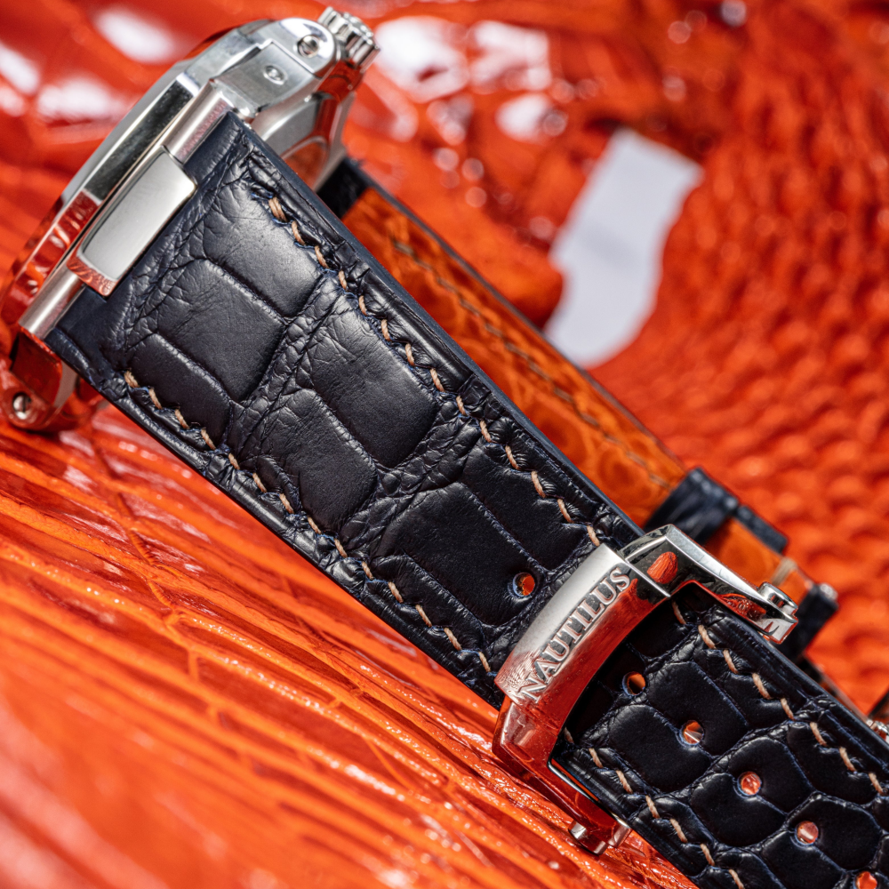 midnight-blue-alligator-leather-watch-strap-for-Patek-Philippe-Nautilus-5712g-stitching.png