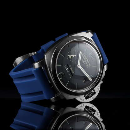 navy-Blue-rubber-strap-for-panerai-luminor-on-Watch.png