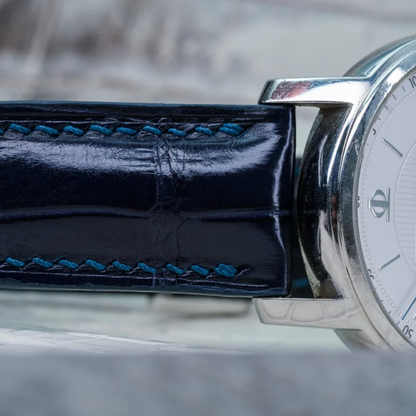 navy-blue-alligator-leather-strap-for-baume-mercie-classima-detail.png
