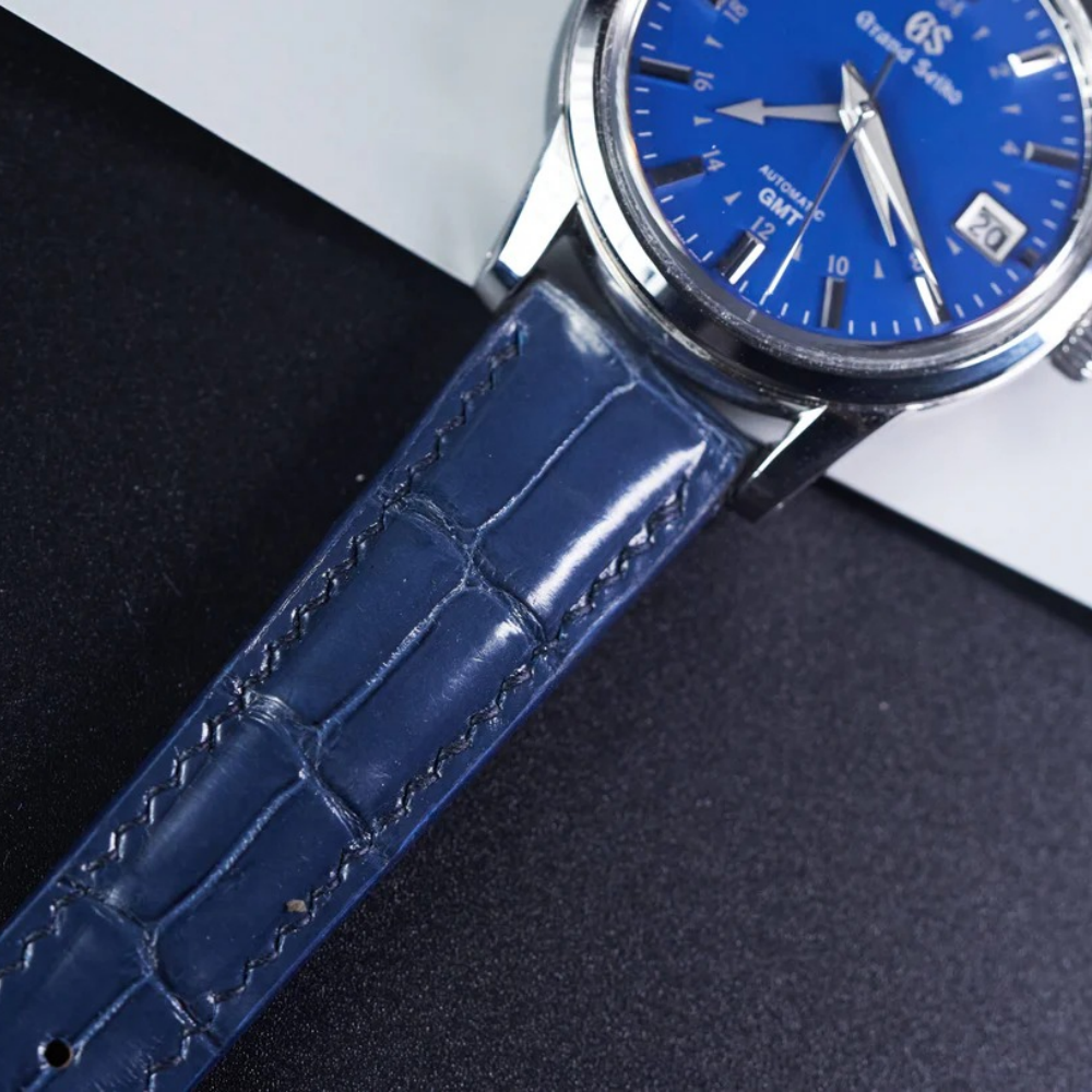 navy-blue-alligator-leather-strap-for-grand-seiko-hodinkee-on-watch.png