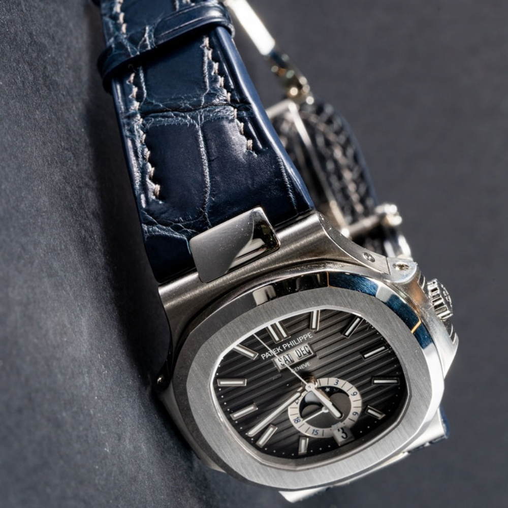 navy-blue-alligator-leather-watch-strap-for-Patek-Philippe-Nautilus-5726a-lug.png
