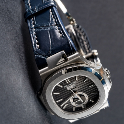 navy-blue-alligator-leather-watch-strap-for-Patek-Philippe-Nautilus-5726a-lug.png