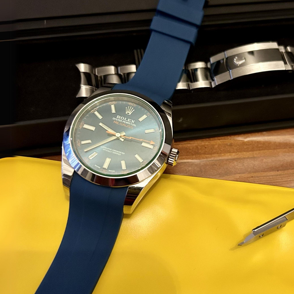 navy-blue-deployant-rubber-strap-for-rolex-milgauss-on-watch.png