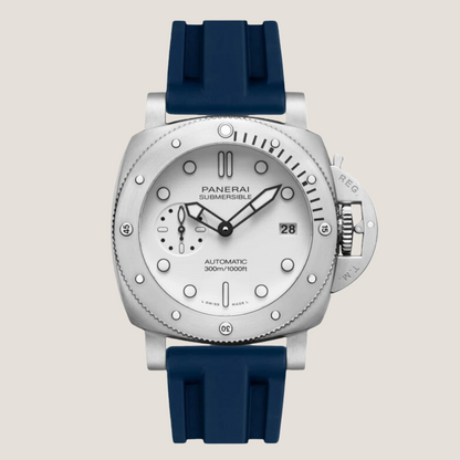 navy-blue-fkm-rubber-strap-for-Panerai-Submersible-on-Watch.png