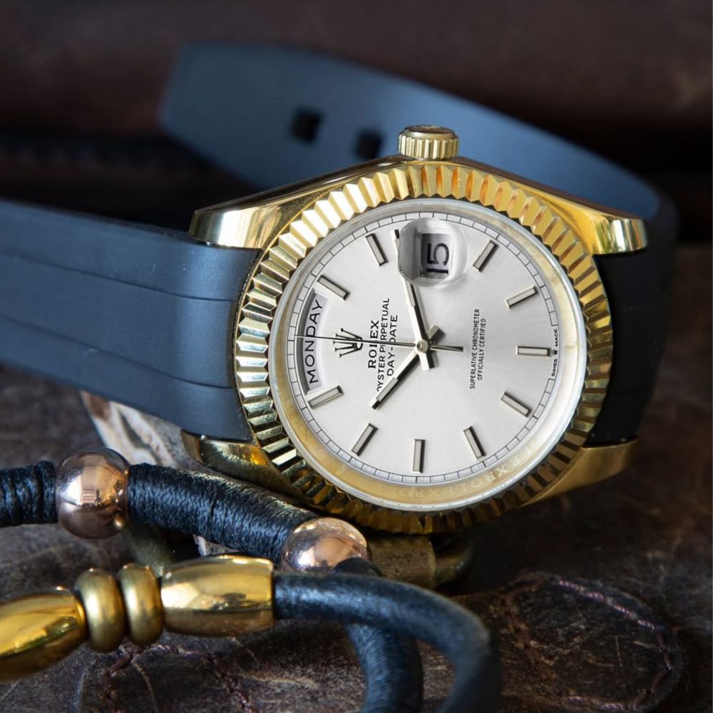 navy-blue-fkm-rubber-strap-for-rolex-day-date-40-on-watch.png