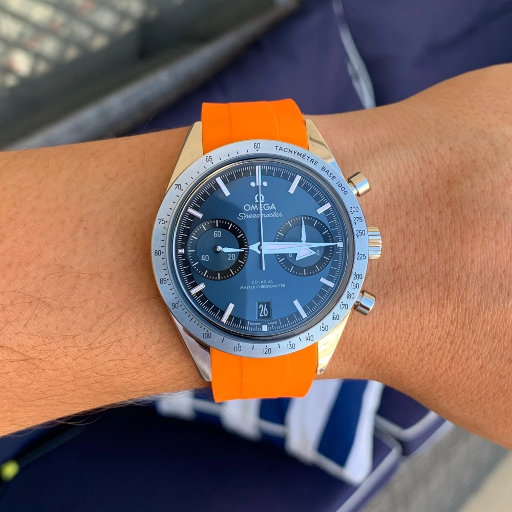 orange-FKM-rubber-strap-for-omega-speedmaster-on-hand.png
