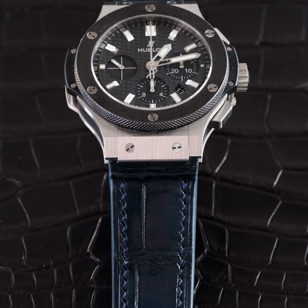 peacock-blue-alligator-leather-strap-for-Hublot-big-bang-chronograph-watch-on-watch.png