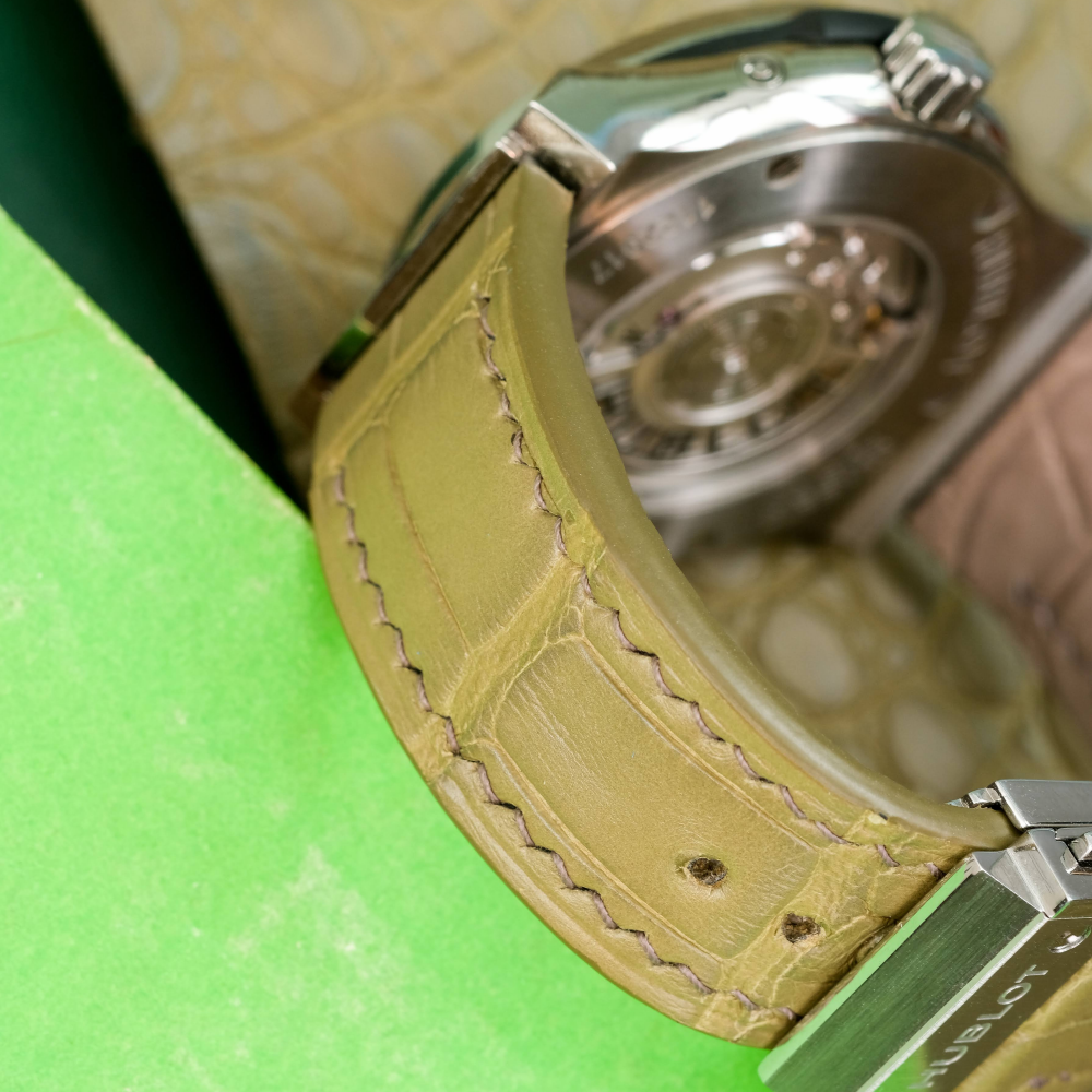 pear-green-alligator-leather-strap-for-hublot-classic-fusion-aerofusion-backside.png