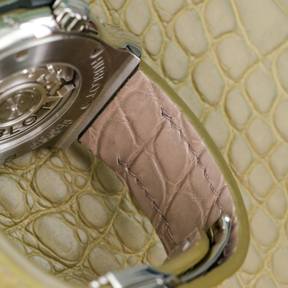 pear-green-alligator-leather-strap-for-hublot-classic-fusion-aerofusion-lining.png