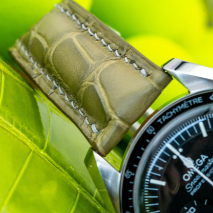 pear-green-alligator-leather-strap-for-omega-speedmaster-detail.png