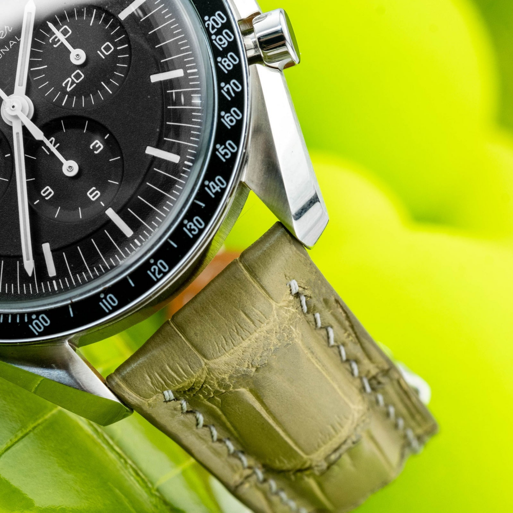 pear-green-alligator-leather-strap-for-omega-speedmaster-lug.png