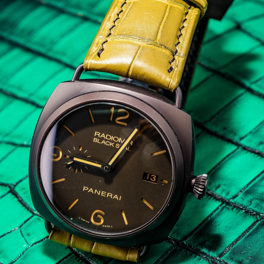 pear-green-alligator-leather-watch-strap-for-Panerai-Radiomir-detail.png