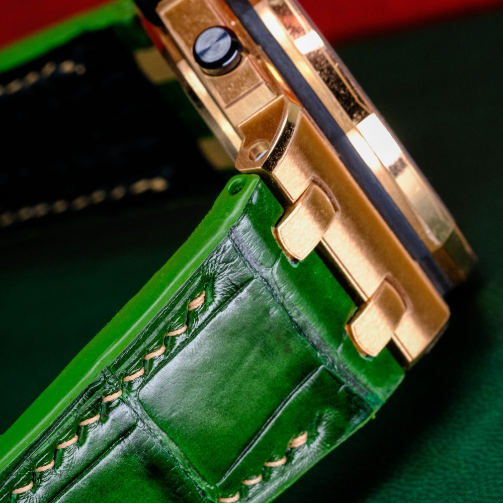 pine-green-alligator-leather-strap-for-ap-royal-oak-shore-42mm-detail.png