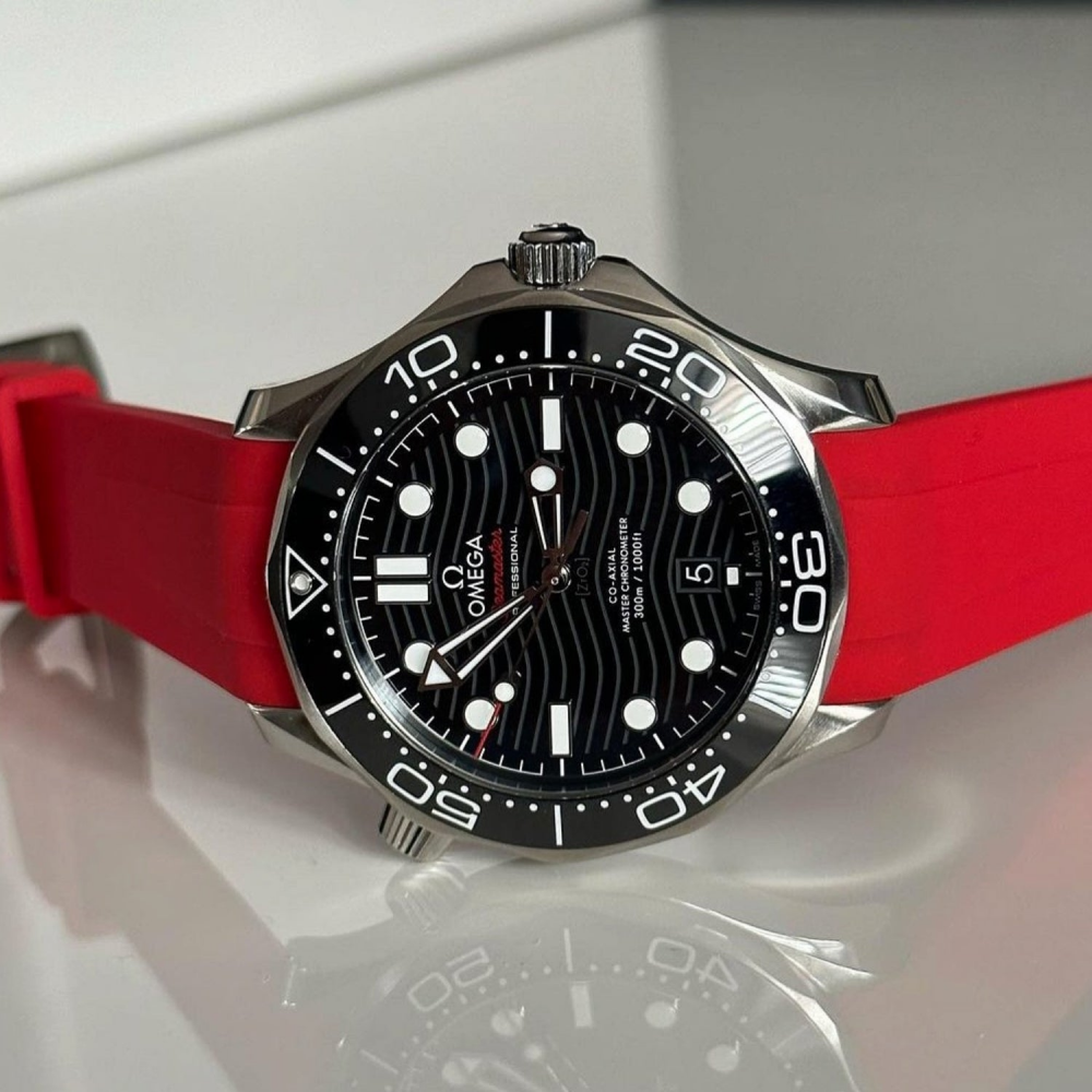red-FKM-rubber-strap-for-omega-seamaster-300-on-watch.png