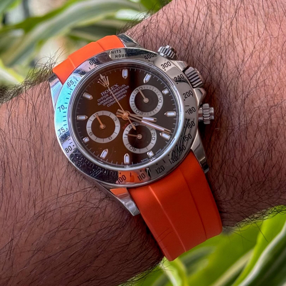 red-FKM-rubber-strap-for-rolex-daytona-deployant-clasp-onhand.png